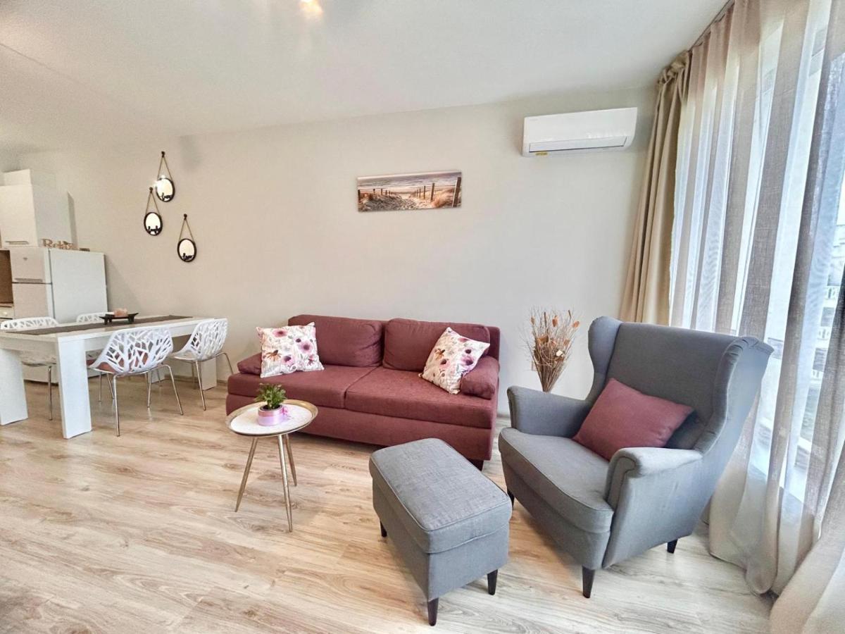 Blue Lagoon Seafront Apartments Варна Экстерьер фото