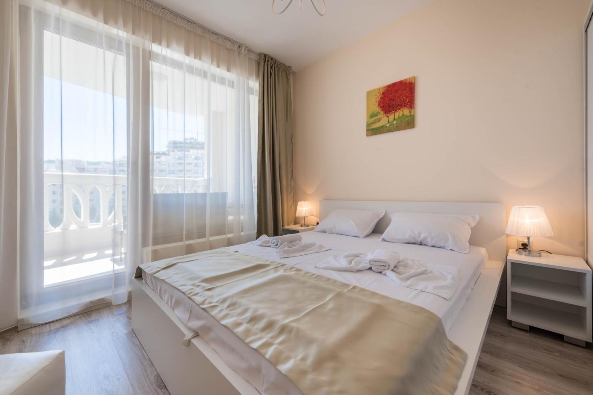Blue Lagoon Seafront Apartments Варна Экстерьер фото